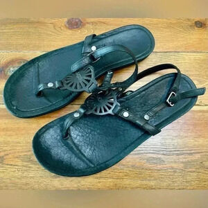 UGG | Black Leather Strappy Thong Sandal | Women’s 8.5
